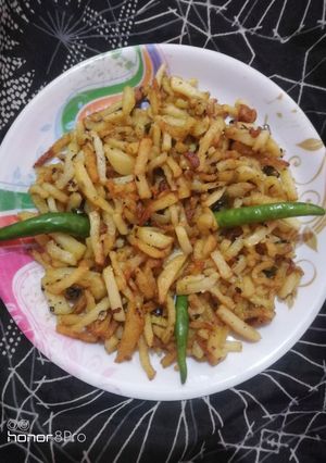 आलू की भुजीया (Aloo ki bhujiya recipe in Hindi) रेसिपी मुख्य फोटो
