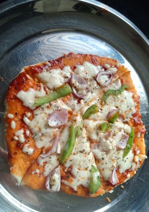 A picture of Pizza 🍕.