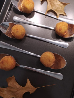 Una foto de Croquetas de espinacas y queso