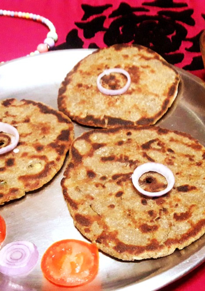 बाजरे की थालीपीठ (Bajre ki Thalipeeth recipe in hindi) रेसिपी मुख्य फोटो