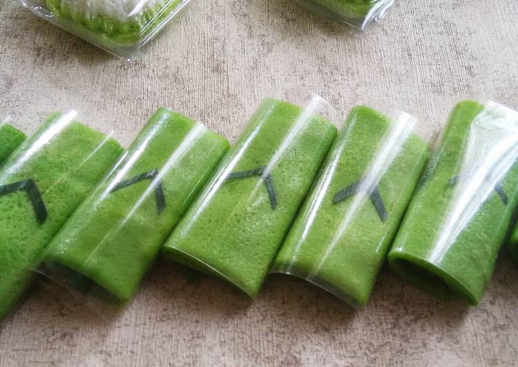 Dadar Gulung Pandan Suji Klasik Dadar Gulung Pandan Suji Klasik
