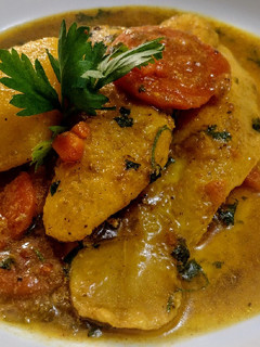 Una foto de MERLUZA Guisada con Papas y Zanahoria🥕🥔...!