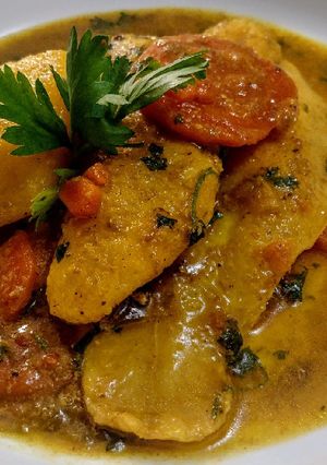 Una foto de MERLUZA Guisada con Papas y Zanahoria🥕🥔...!