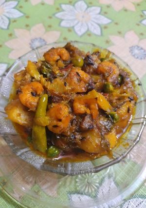 A picture of Cabbage with shrimp curry.