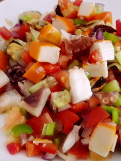 Una foto de Ensaladilla de pulpo y más