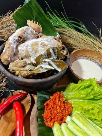 Anti Ribet, Bikin Ayam Ingkung Kwali Sambal Terasi Simpel