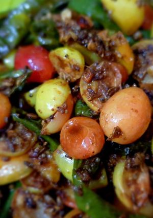 A picture of Karonda & Green Chilli Pickles.