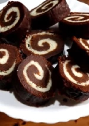 ચોકો સ્વિસ રોલ(choco swiss roll recipe in gujarati) રેસીપી મુખ્ય ફોટો