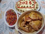 Una foto de condimentos para un pollo al horno