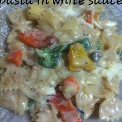 A picture of Pasta in white sauce.