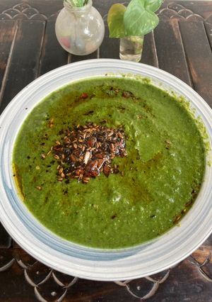 ढाबा स्टाइल पालक करी (Dhaba style palak curry recipe in hindi) रेसिपी मुख्य फोटो