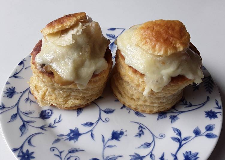 Volovanes con champiñones, jamón y langostinos