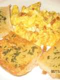 Tostada con mantequilla y albahaca