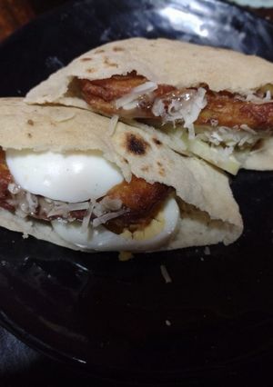 পিটা ব্রেড উইথ  ফিলিং (pita bread with filling recipe in Bengali) রেসিপির প্রধান ছবি