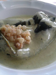Una foto de Chiles rellenos de elotitos con queso