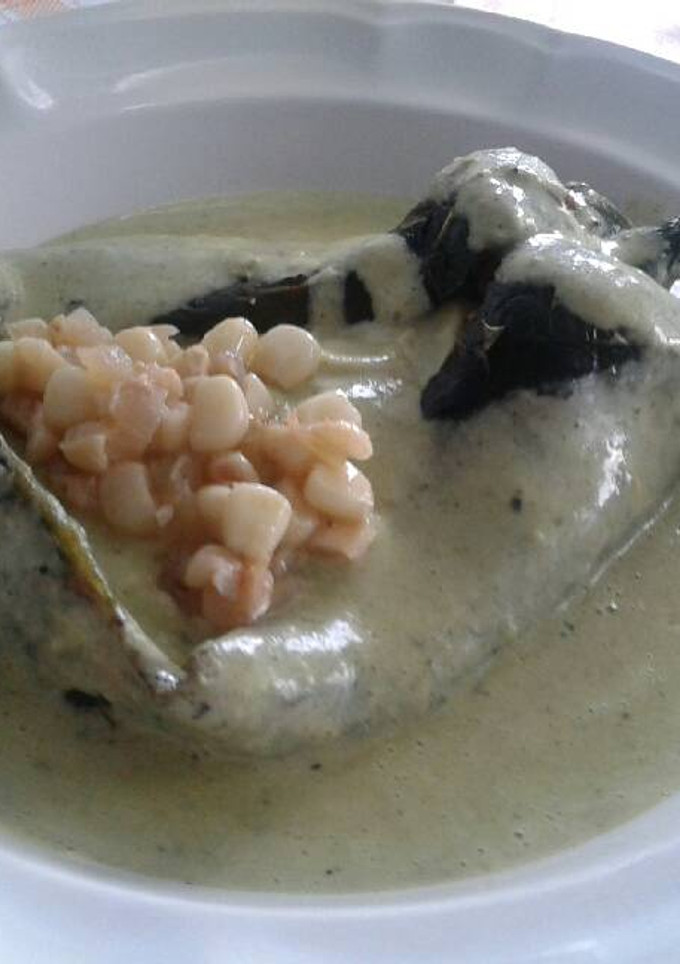 Una foto de Chiles rellenos de elotitos con queso