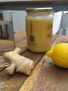 Una foto de Infusión de limón, jengibre y miel
