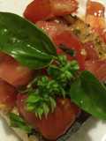 Bruschetta clásica con tomate