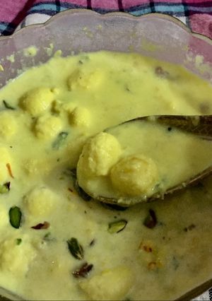 A picture of Chena Rasgulla se Rasmalai.