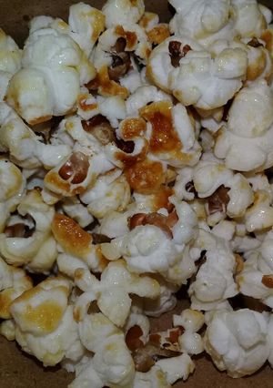 Una foto de Pochoclos acaramelados.. 🍿🍿🍿🍿