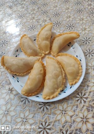 A picture of Khoya Gujiya.