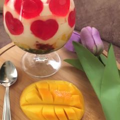 A picture of Jello Heart Glass.