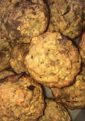 Una foto de Apple cinnamon muffins