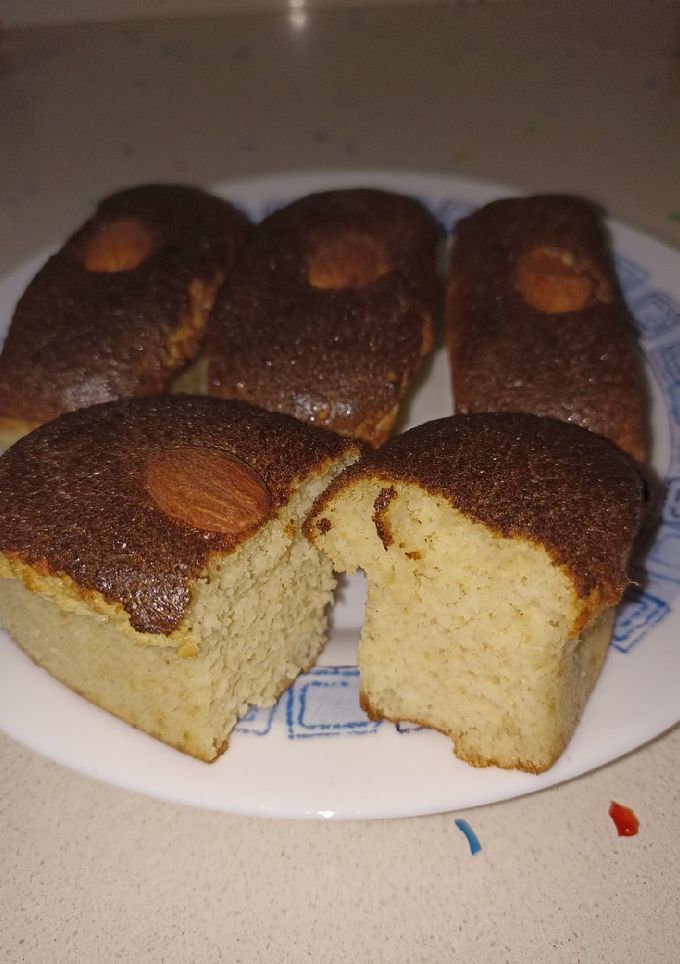 Una foto de Financiers almond fit