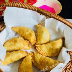 A picture of Mawa gujiya.