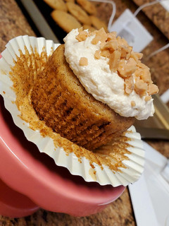 A picture of Vegan spiced apple cupcakes.