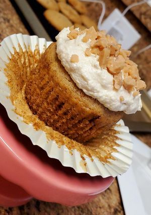 A picture of Vegan spiced apple cupcakes.