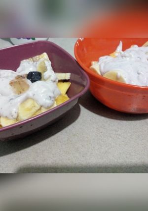 Una foto de Postre de frutas y yogurt