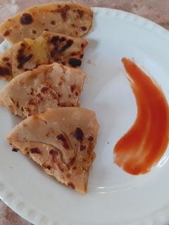 આલુ પરાઠા (Aloo Paratha Recipe In Gujarati) રેસીપી મુખ્ય ફોટો