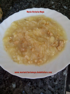 Una foto de Encebollado de bacalao