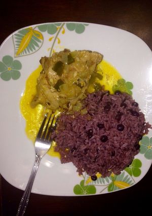Una foto de Arroz de Guandú y pollo guisado