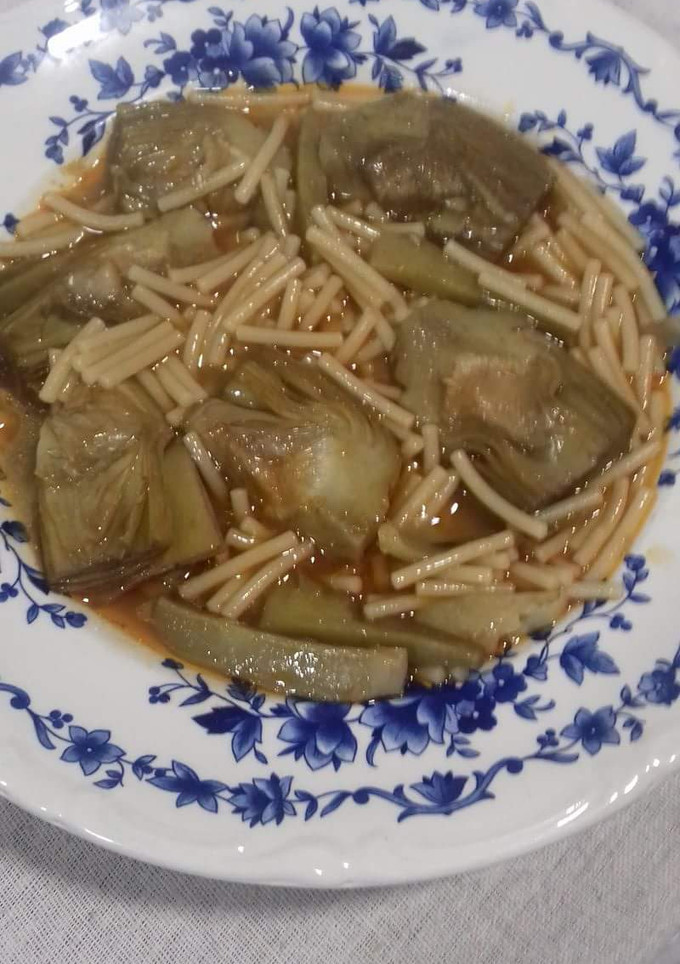 Una foto de Alcachofas con fideos