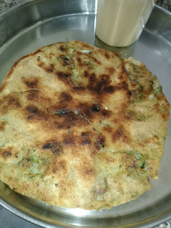 आलू पराठा(aloo paratha recipe in hindi) रेसिपी मुख्य फोटो