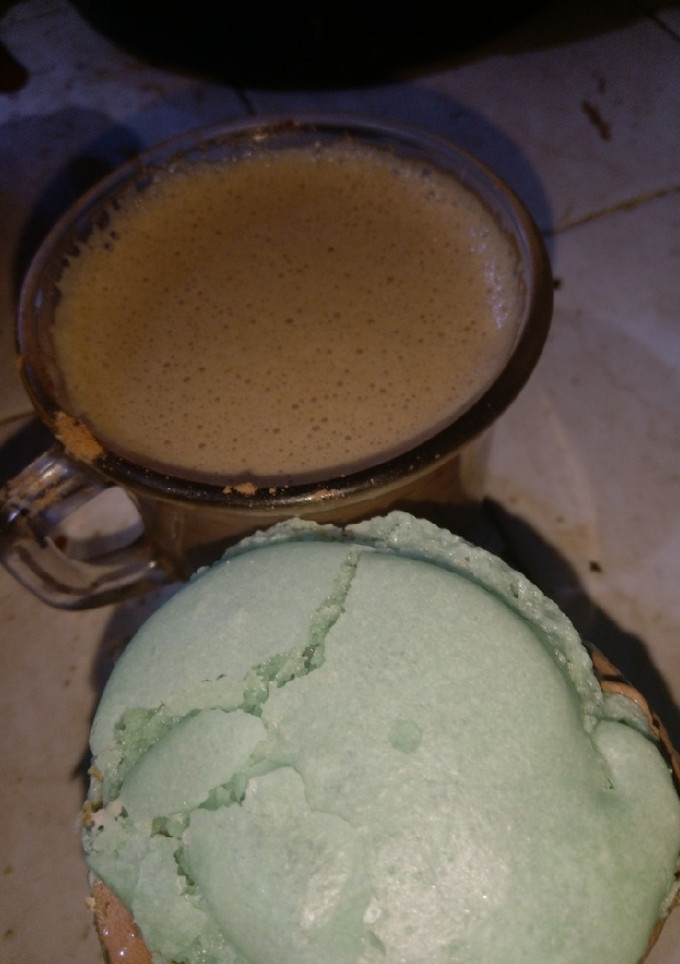 Una foto de Macarrones con base de merengue italiano y relleno de chocolate