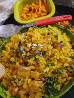 पोहे (Pohe Recipe In Marathi) रेसिपी चे मुख्य फोटो