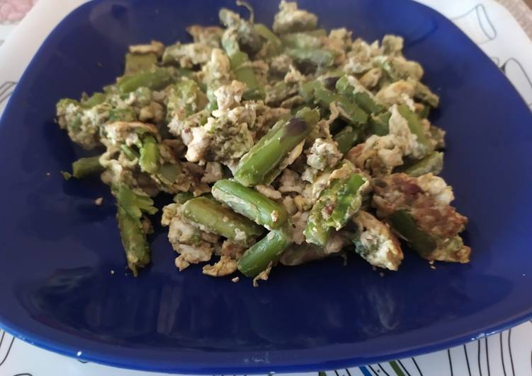 Revuelto de espárragos verdes