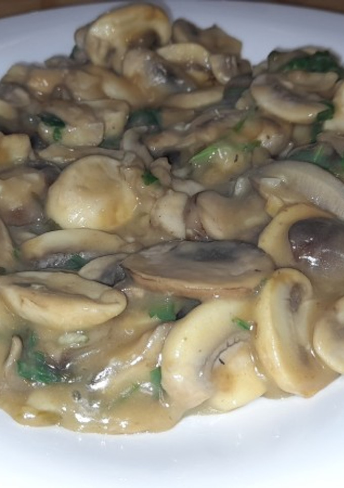 Una foto de Champiñones en salsa de vermut blanco (Sin sal)