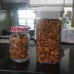 รูปของ Kue biji ketapang wijen gurih dan renyah