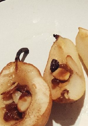 Foto di Pere al forno con frutta secca, miele e rhum