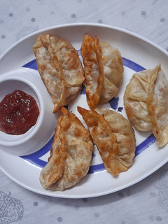 वेज फ्राइड मोमोज(veg fried momos recipe in hindi) रेसिपी मुख्य फोटो