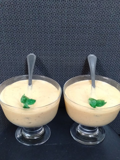 મેંગો સ્મૂધી (Mango Smoothie Recipe In Gujarati) રેસીપી મુખ્ય ફોટો