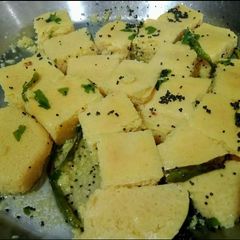 A picture of Besan dhokla.