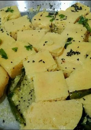 A picture of Besan dhokla.