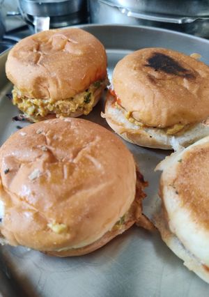 A picture of Chicken sliders.