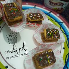A picture of One bite tea time snacks.