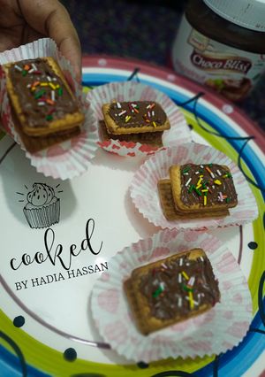 A picture of One bite tea time snacks.